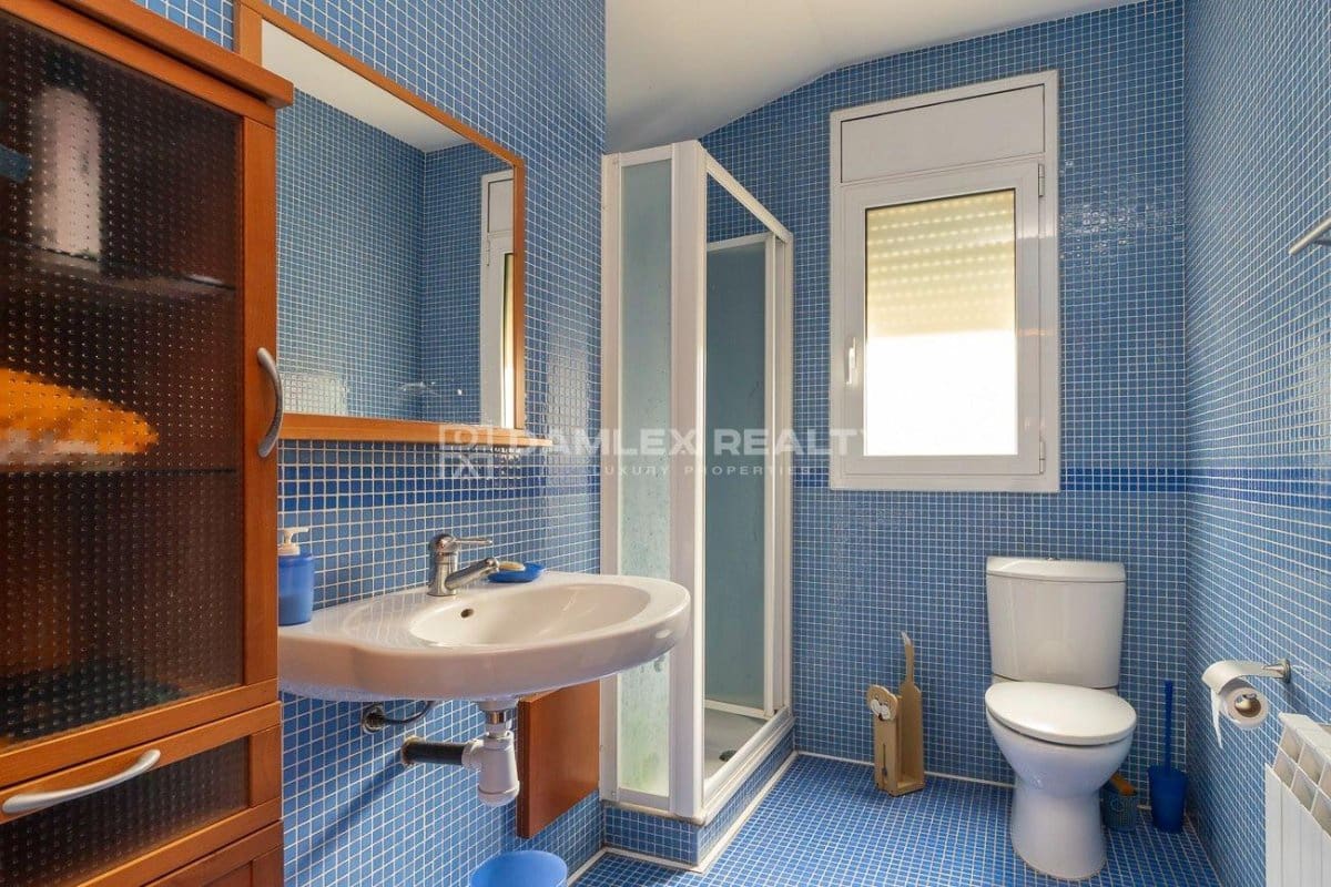 6 bedroom Villa for sale in Palamos with pool - € 899,000 (Ref: 8142993)