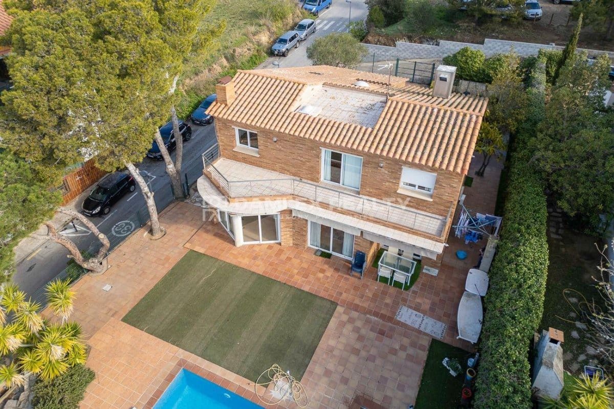 6 bedroom Villa for sale in Palamos with pool - € 899,000 (Ref: 8142993)