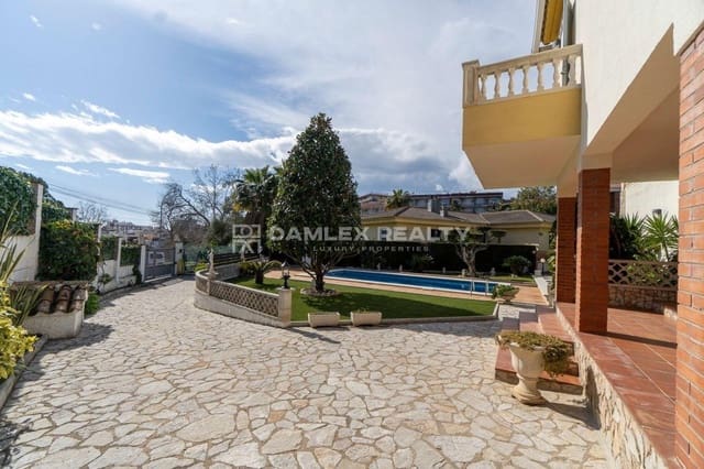3 slaapkamer Villa te koop in Lloret de Mar met zwembad garage - € 590.000 (Ref: 8153078)