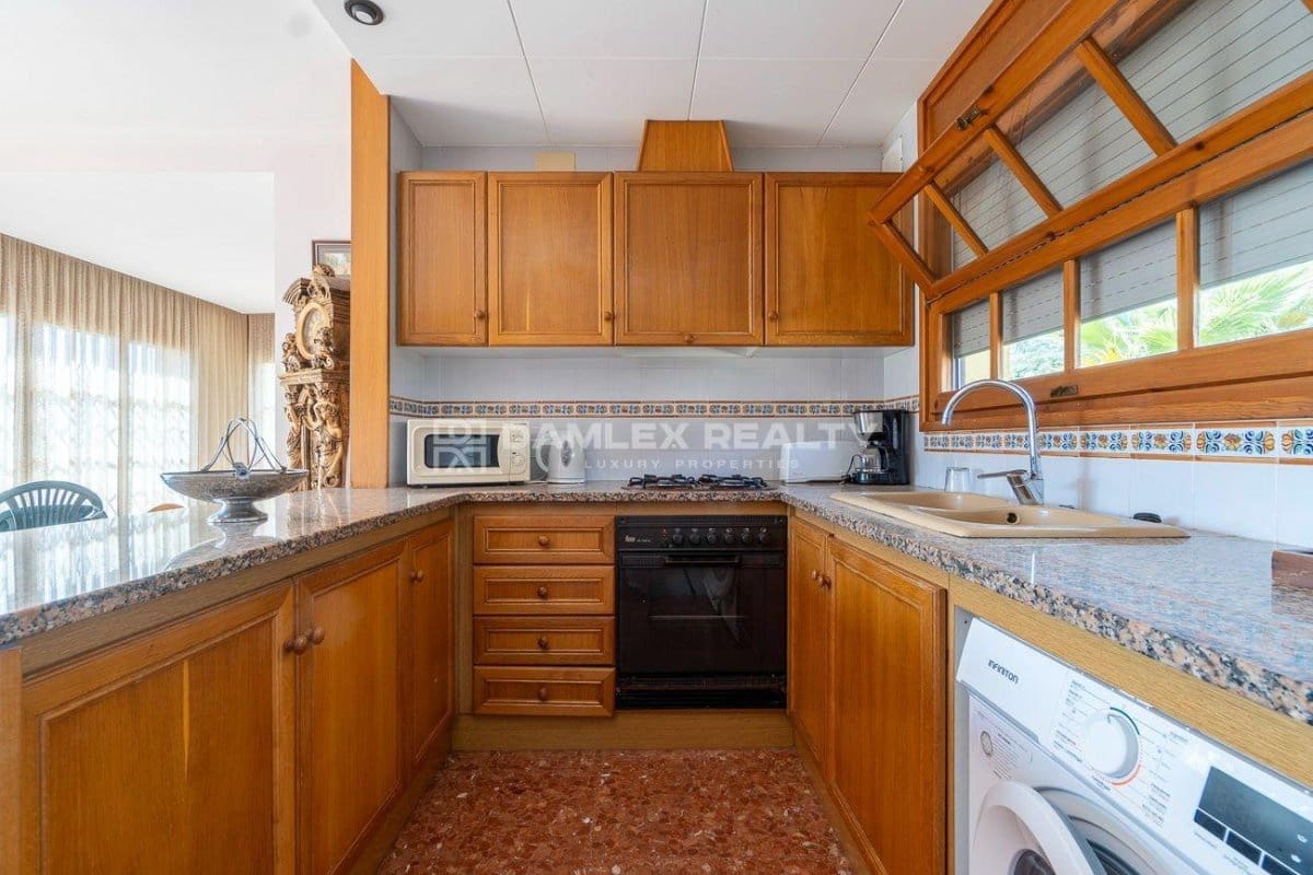 3 slaapkamer Villa te koop in Lloret de Mar met zwembad garage - € 590.000 (Ref: 8153078)