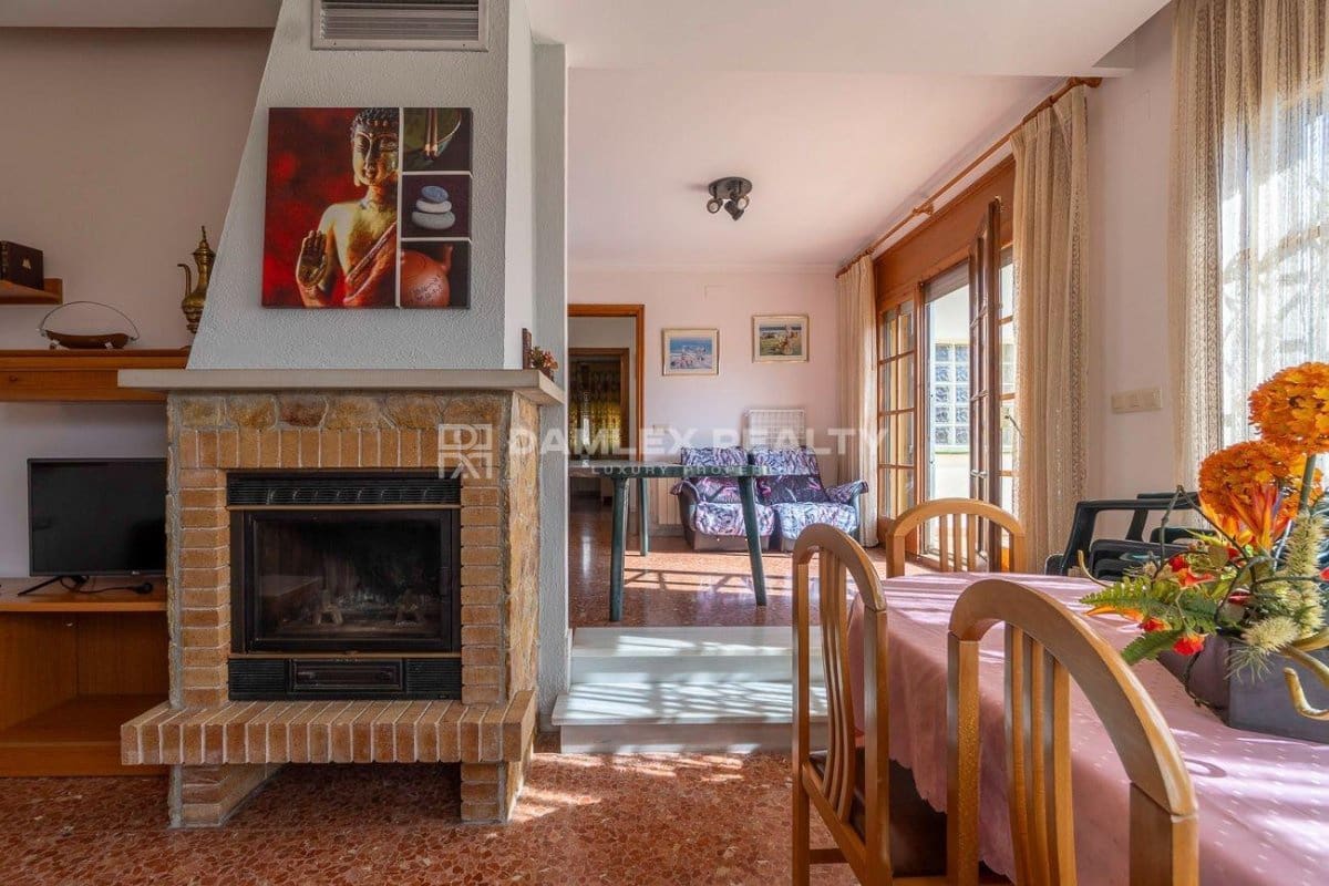 3 slaapkamer Villa te koop in Lloret de Mar met zwembad garage - € 590.000 (Ref: 8153078)