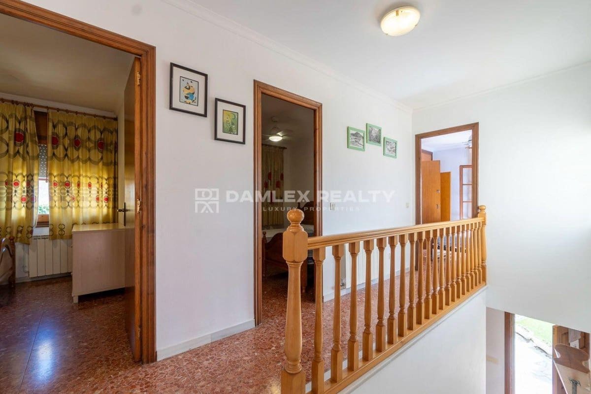 3 slaapkamer Villa te koop in Lloret de Mar met zwembad garage - € 590.000 (Ref: 8153078)