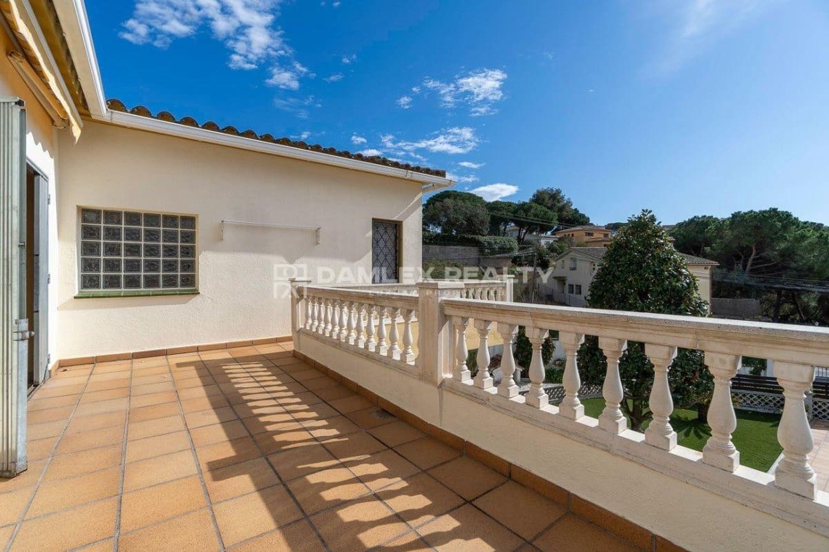 3 slaapkamer Villa te koop in Lloret de Mar met zwembad garage - € 590.000 (Ref: 8153078)
