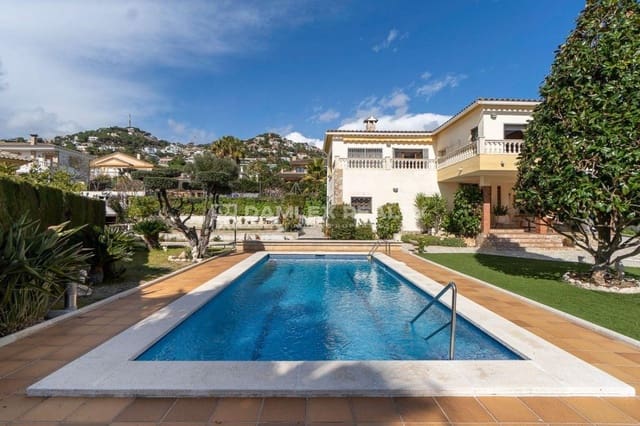 3 slaapkamer Villa te koop in Lloret de Mar met zwembad garage - € 590.000 (Ref: 8153078)