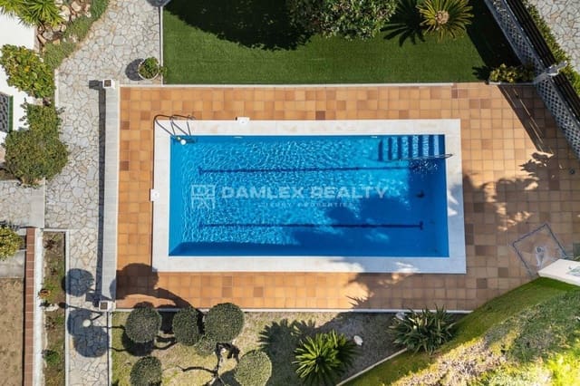 3 slaapkamer Villa te koop in Lloret de Mar met zwembad garage - € 590.000 (Ref: 8153078)