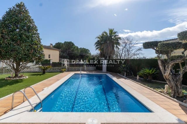 3 slaapkamer Villa te koop in Lloret de Mar met zwembad garage - € 590.000 (Ref: 8153078)