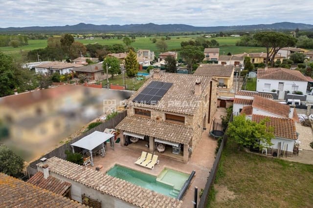 4 bedroom Villa for sale in Santa Cristina d'Aro with pool - € 850,000 (Ref: 8227229)