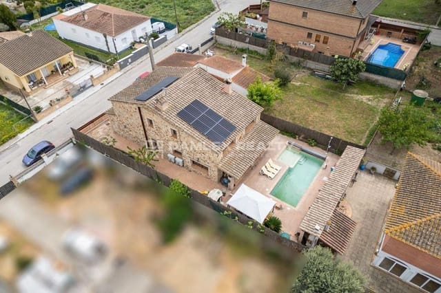 4 bedroom Villa for sale in Santa Cristina d'Aro with pool - € 850,000 (Ref: 8227229)