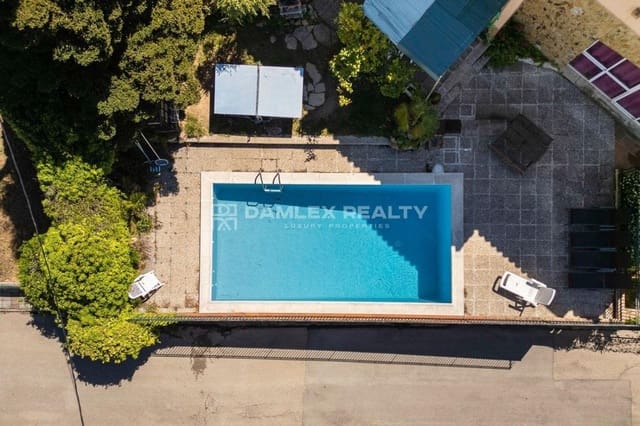 7 slaapkamer Villa te koop in Lloret de Mar met zwembad garage - € 650.000 (Ref: 8233583)