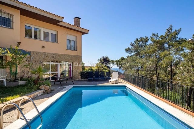 7 slaapkamer Villa te koop in Lloret de Mar met zwembad garage - € 650.000 (Ref: 8233583)
