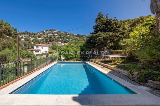7 slaapkamer Villa te koop in Lloret de Mar met zwembad garage - € 650.000 (Ref: 8233583)