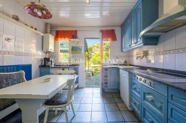 7 slaapkamer Villa te koop in Lloret de Mar met zwembad garage - € 650.000 (Ref: 8233583)