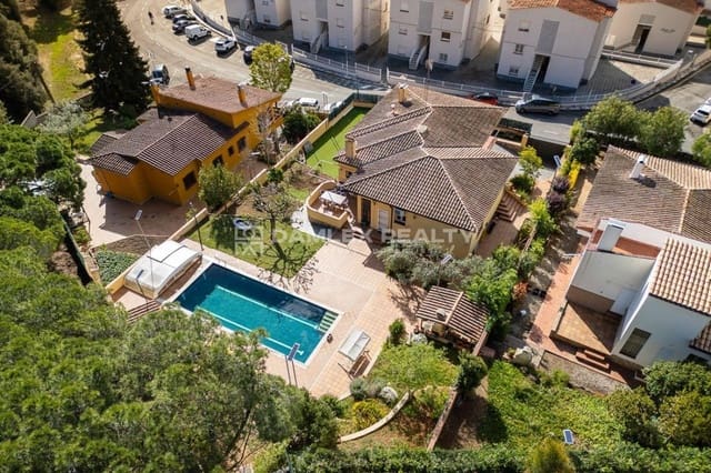 6 soveværelse Villa til salg i Platja d'Aro, Castell-Platja d'Aro med swimmingpool - € 1.150.000 (Ref: 8240476)