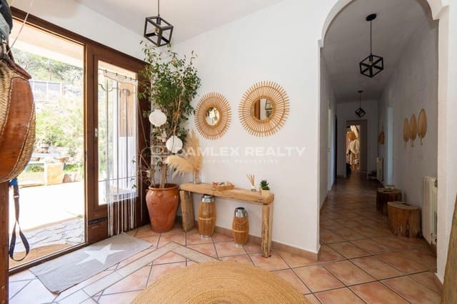 4 makuuhuone Huvila myytävänä paikassa Begur mukana 
autotalli - 750 000 € (Ref: 8298135)