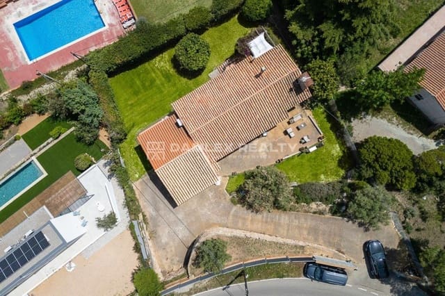 4 makuuhuone Huvila myytävänä paikassa Begur mukana 
autotalli - 750 000 € (Ref: 8298135)