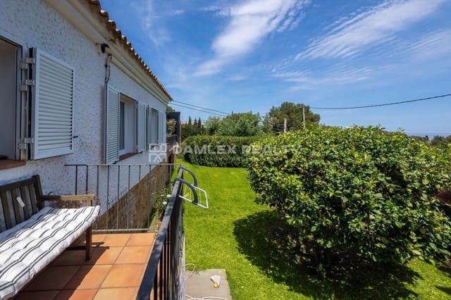 4 makuuhuone Huvila myytävänä paikassa Begur mukana 
autotalli - 750 000 € (Ref: 8298135)