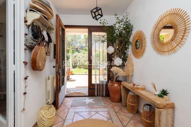 4 makuuhuone Huvila myytävänä paikassa Begur mukana 
autotalli - 750 000 € (Ref: 8298135)