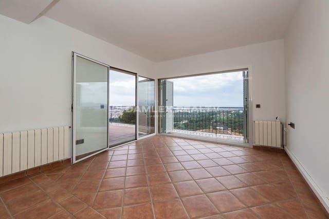 5 chambre Villa/Maison à vendre à Blanes avec piscine garage - 525 000 € (Ref: 8306056)