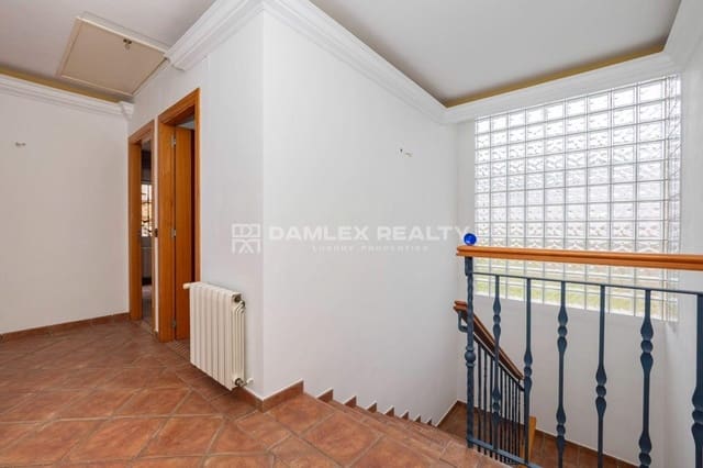 5 chambre Villa/Maison à vendre à Blanes avec piscine garage - 525 000 € (Ref: 8306056)