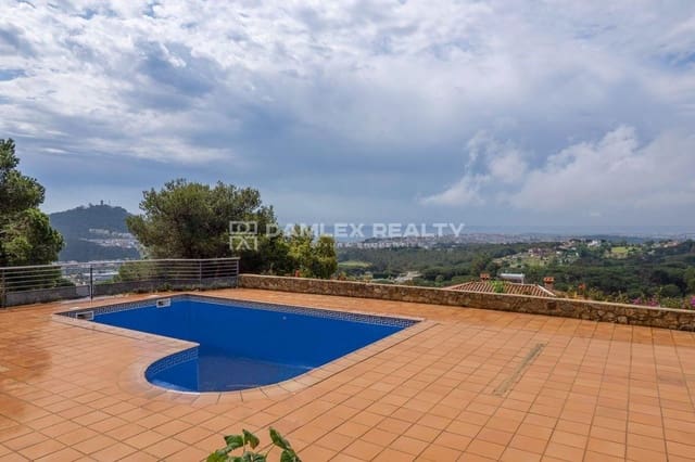 5 chambre Villa/Maison à vendre à Blanes avec piscine garage - 525 000 € (Ref: 8306056)