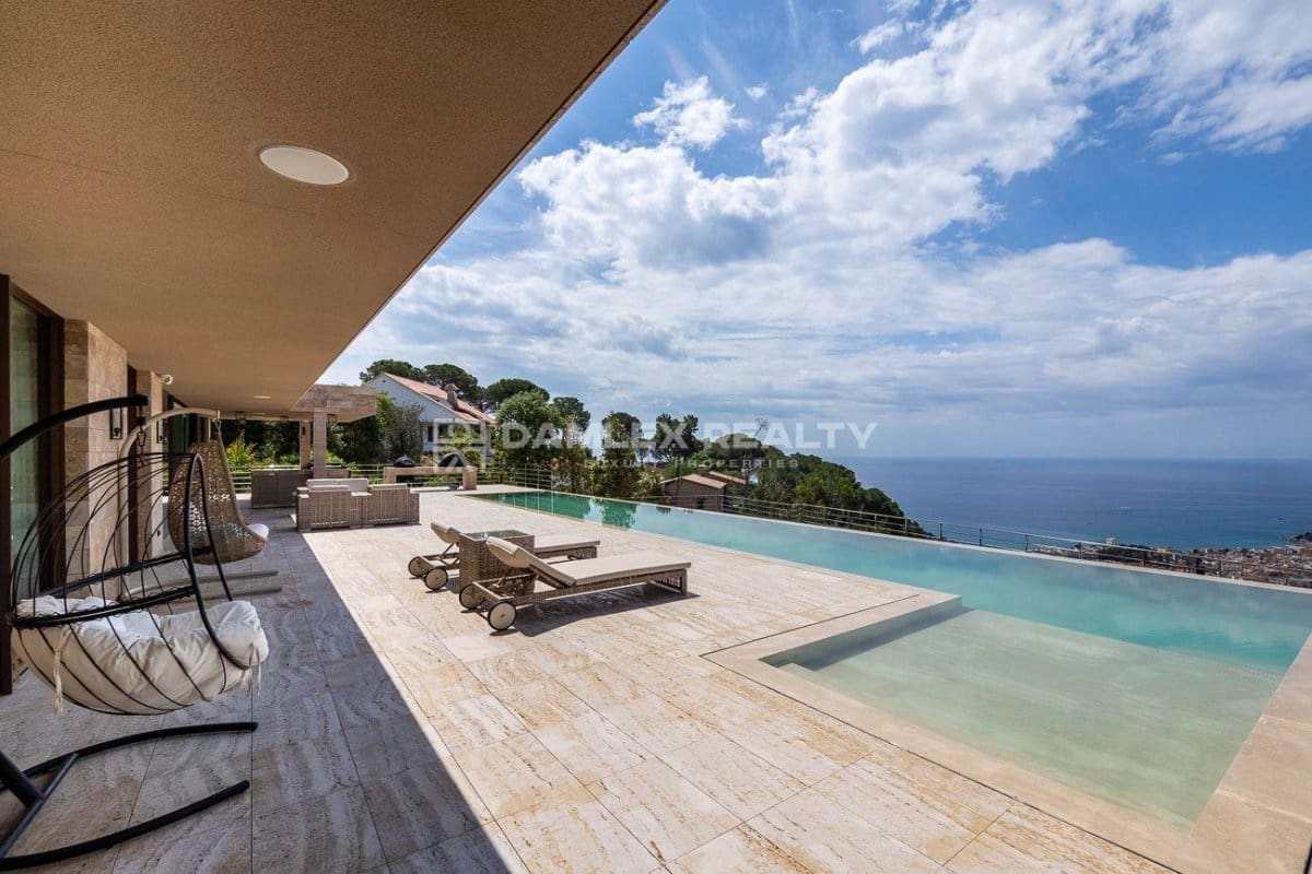 5 soveværelse Villa til salg i Lloret de Mar med swimmingpool garage - € 2.950.000 (Ref: 8338374)