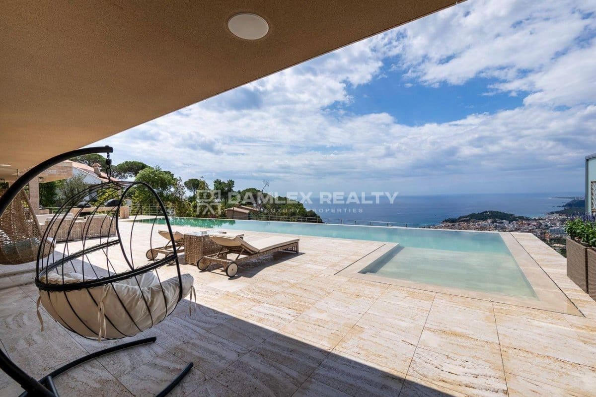 5 soveværelse Villa til salg i Lloret de Mar med swimmingpool garage - € 2.950.000 (Ref: 8338374)