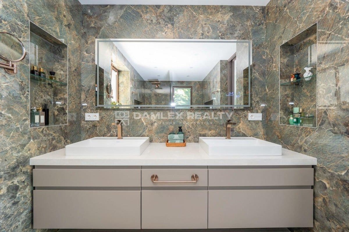 5 soveværelse Villa til salg i Lloret de Mar med swimmingpool garage - € 2.950.000 (Ref: 8338374)