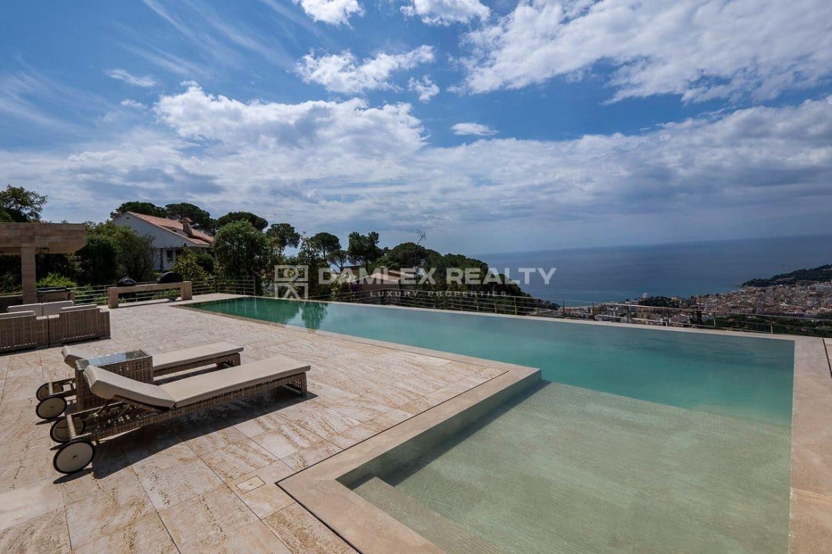 5 soveværelse Villa til salg i Lloret de Mar med swimmingpool garage - € 2.950.000 (Ref: 8338374)