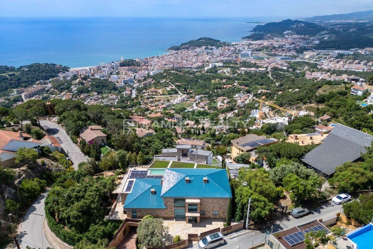 5 soveværelse Villa til salg i Lloret de Mar med swimmingpool garage - € 2.950.000 (Ref: 8338374)