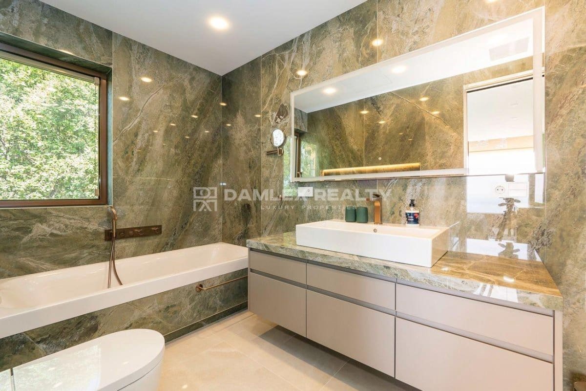 5 soveværelse Villa til salg i Lloret de Mar med swimmingpool garage - € 2.950.000 (Ref: 8338374)