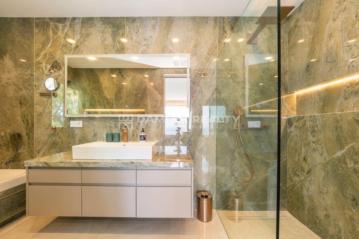 5 soveværelse Villa til salg i Lloret de Mar med swimmingpool garage - € 2.950.000 (Ref: 8338374)