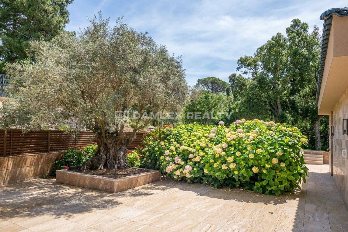 5 soveværelse Villa til salg i Lloret de Mar med swimmingpool garage - € 2.950.000 (Ref: 8338374)