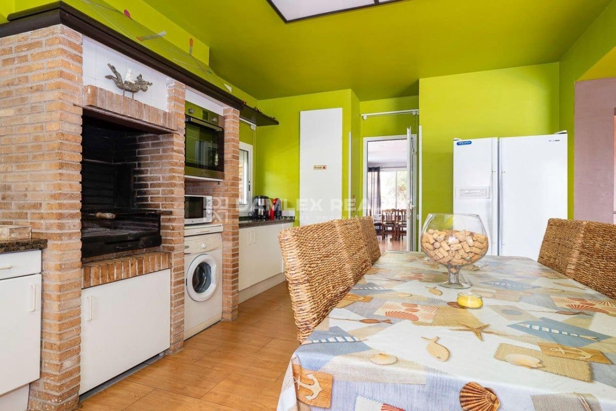 4 soveværelse Villa til salg i Santa Cristina d'Aro med swimmingpool - € 799.000 (Ref: 8344137)