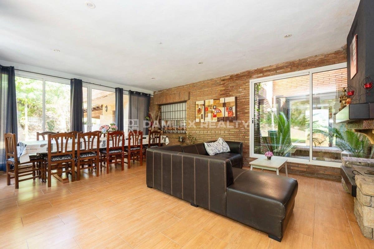 4 soveværelse Villa til salg i Santa Cristina d'Aro med swimmingpool - € 799.000 (Ref: 8344137)