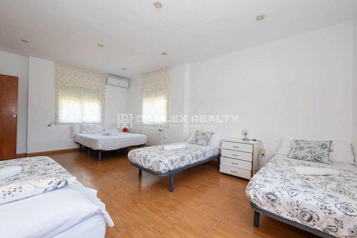 4 soveværelse Villa til salg i Santa Cristina d'Aro med swimmingpool - € 799.000 (Ref: 8344137)