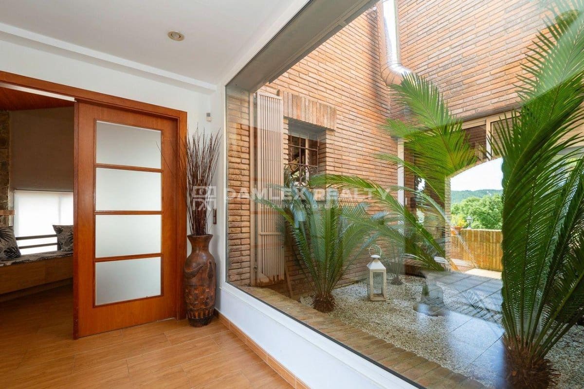 4 soveværelse Villa til salg i Santa Cristina d'Aro med swimmingpool - € 799.000 (Ref: 8344137)