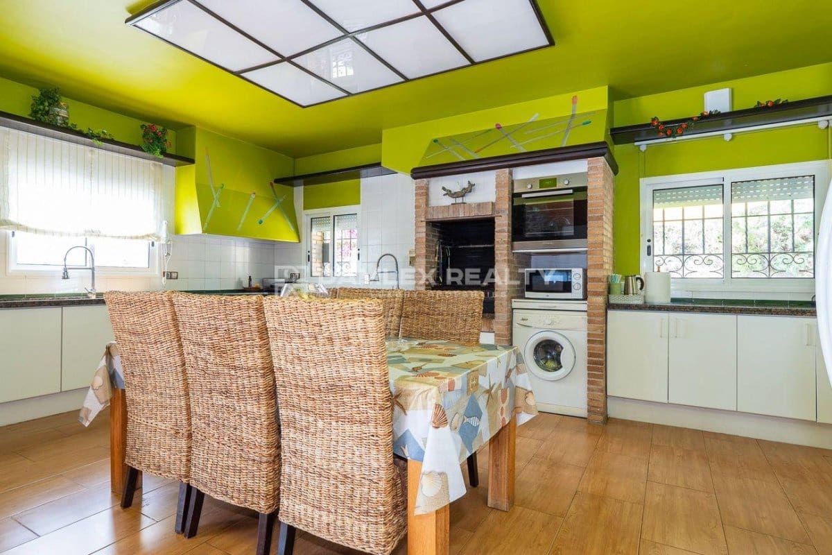 4 soveværelse Villa til salg i Santa Cristina d'Aro med swimmingpool - € 799.000 (Ref: 8344137)