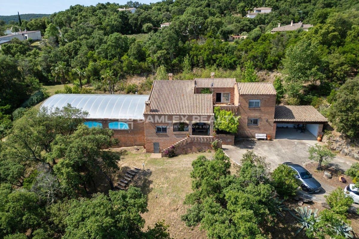 4 soveværelse Villa til salg i Santa Cristina d'Aro med swimmingpool - € 799.000 (Ref: 8344137)