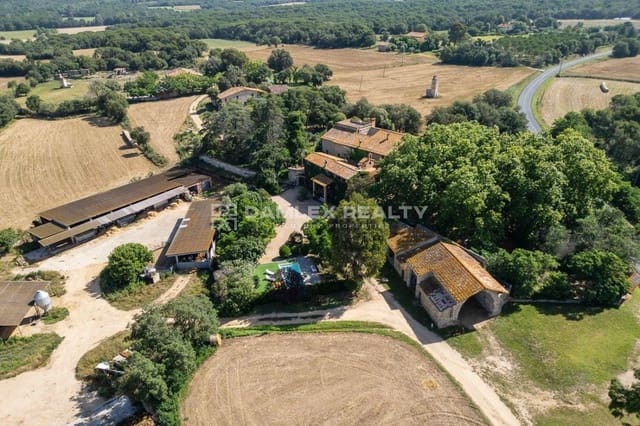 17 chambre Villa/Maison à vendre à Santa Cristina d'Aro avec piscine - 4 700 000 € (Ref: 8374046)