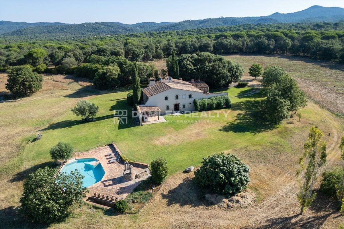 5 bedroom Villa for sale in Caldes de Malavella with pool - € 1,850,000 (Ref: 8444764)