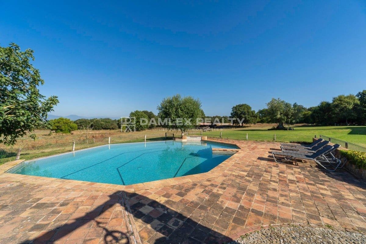 5 bedroom Villa for sale in Caldes de Malavella with pool - € 1,850,000 (Ref: 8444764)
