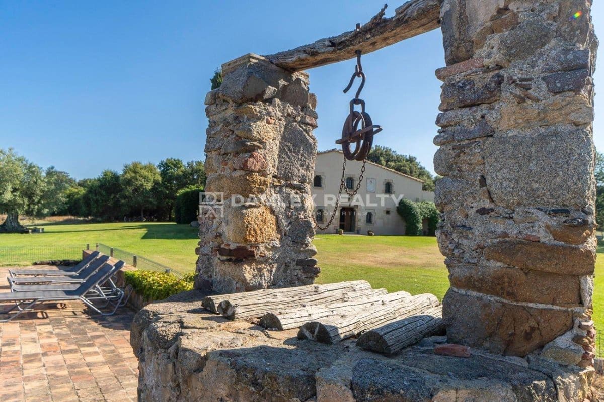 5 bedroom Villa for sale in Caldes de Malavella with pool - € 1,850,000 (Ref: 8444764)