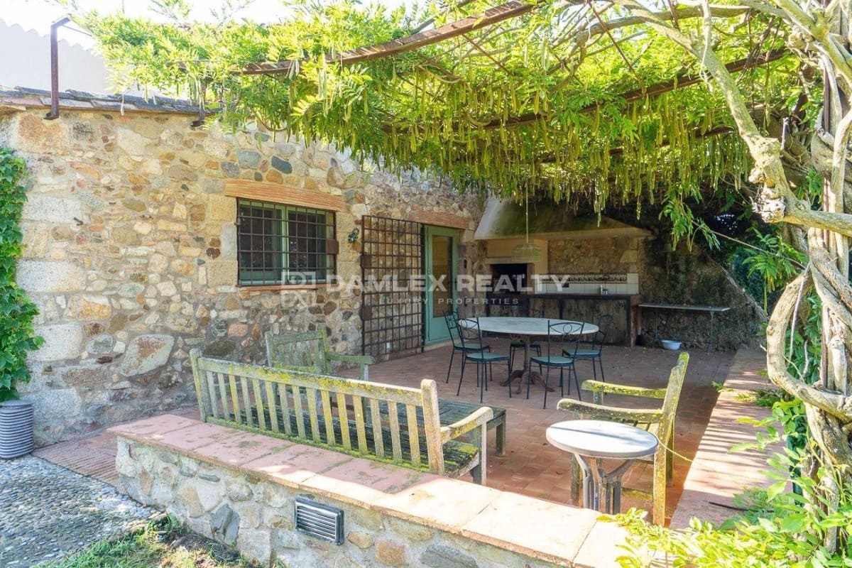 5 bedroom Villa for sale in Caldes de Malavella with pool - € 1,850,000 (Ref: 8444764)