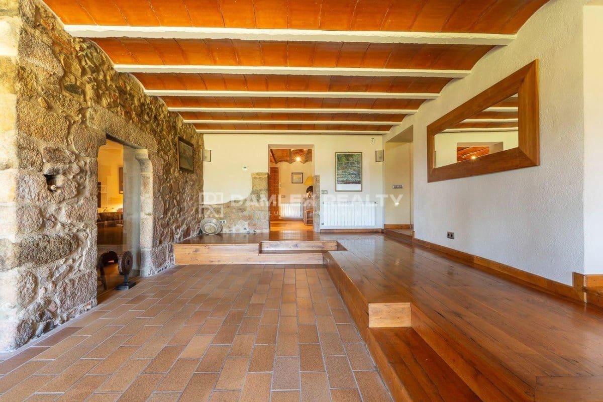 5 bedroom Villa for sale in Caldes de Malavella with pool - € 1,850,000 (Ref: 8444764)