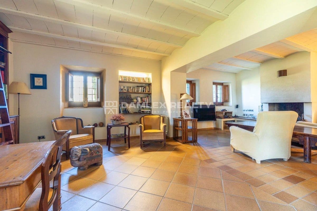 5 bedroom Villa for sale in Caldes de Malavella with pool - € 1,850,000 (Ref: 8444764)