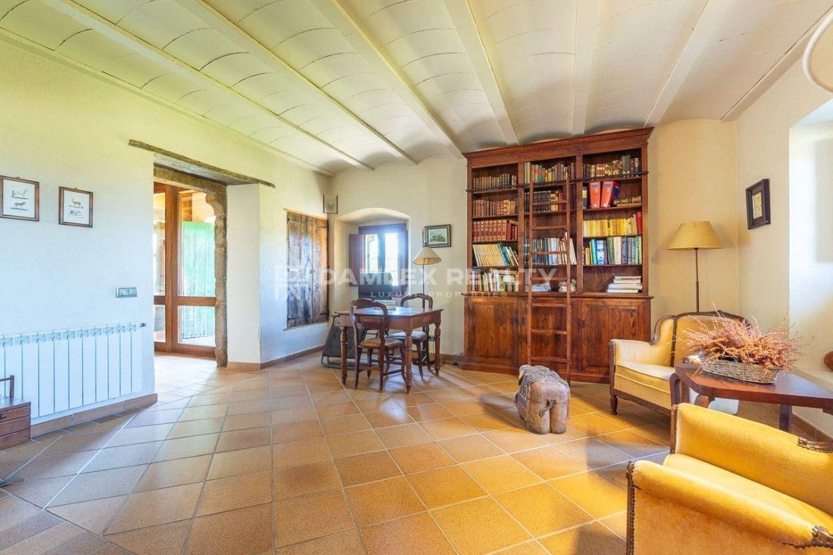 5 bedroom Villa for sale in Caldes de Malavella with pool - € 1,850,000 (Ref: 8444764)