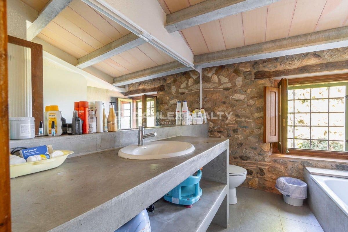 5 bedroom Villa for sale in Caldes de Malavella with pool - € 1,850,000 (Ref: 8444764)