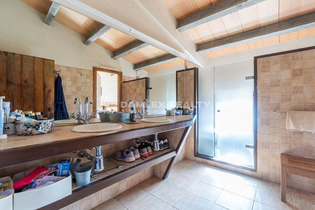 5 bedroom Villa for sale in Caldes de Malavella with pool - € 1,850,000 (Ref: 8444764)