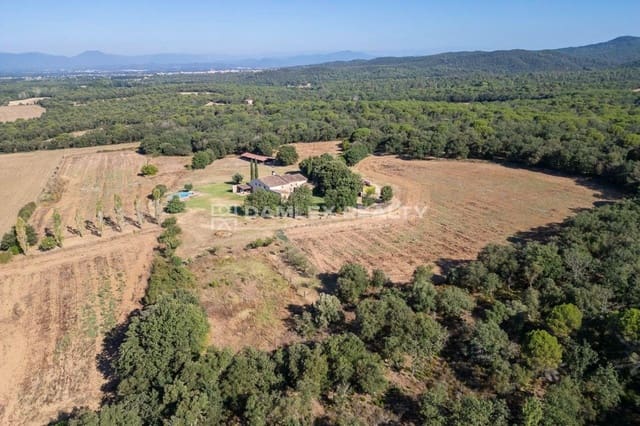 5 bedroom Villa for sale in Caldes de Malavella with pool - € 1,850,000 (Ref: 8444764)