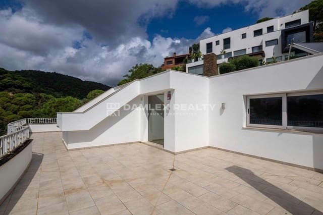 5 slaapkamer Villa te koop in Lloret de Mar met zwembad garage - € 895.000 (Ref: 8510340)